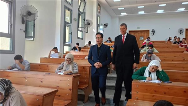رئيس جامعة بنها يتفقد