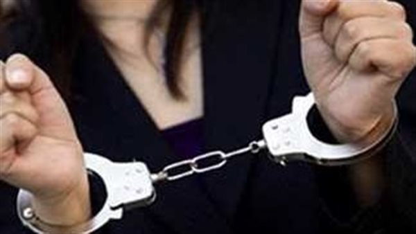 سيدة تحتال على المواطنين