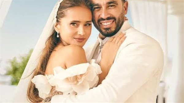 هشام عاشور وزوجته