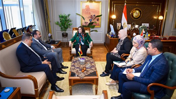 وزيرة الهجرة في استقبال