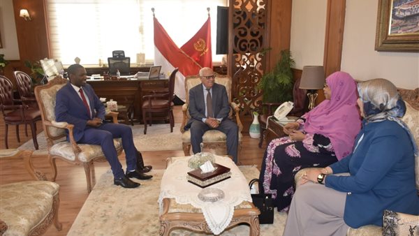 محافظ بورسعيد يستقبل