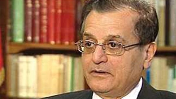 الدكتور عدنان منصور،