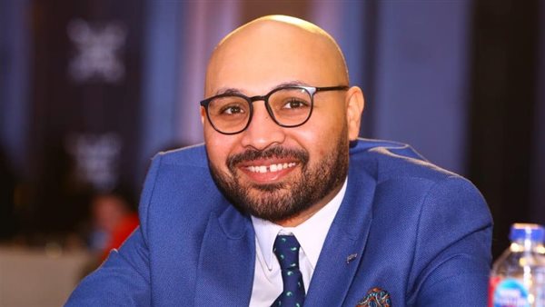 الكاتب الصحفي حازم