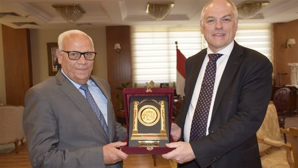 عادل الغضبان يستقبل