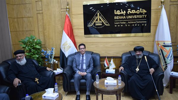 رئيس جامعة بنها يستقبل