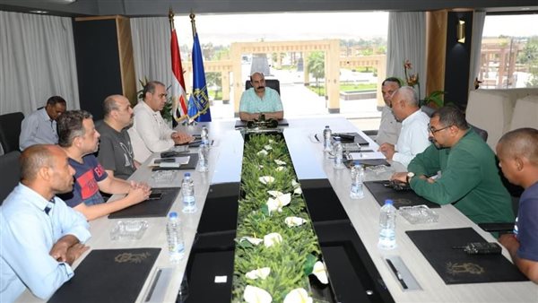 إحتماع محافظ أسوان