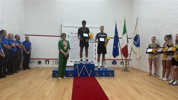 لاعب الاسكواش