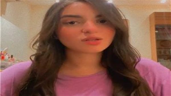 طالبة بالثانوية العامة