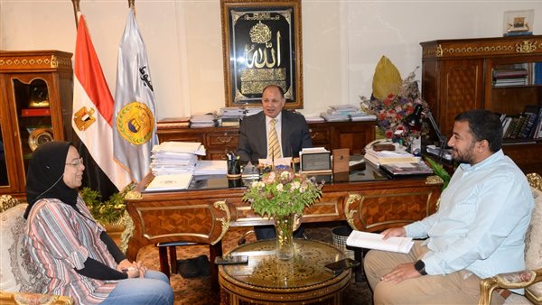 محافظ أسيوط يستعرض