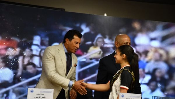 وزير الشباب والرياضة