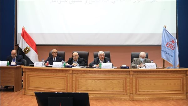 الدكتور ايمن عاشور