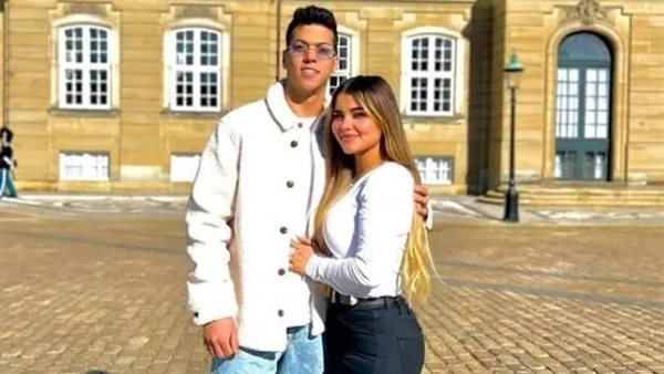 أمام عاشور وزوجته