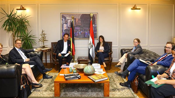 توقيع اتفاقيه بين