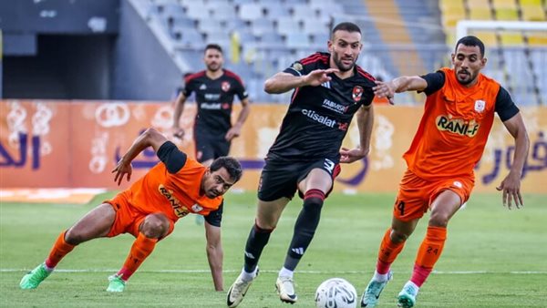 لاعبي فاركو والأهلي