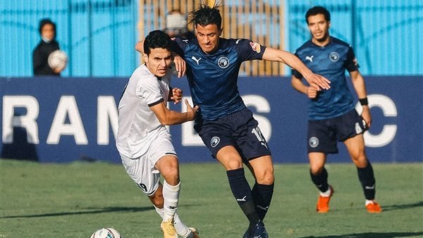 لاعبي بيراميدز وسموحة