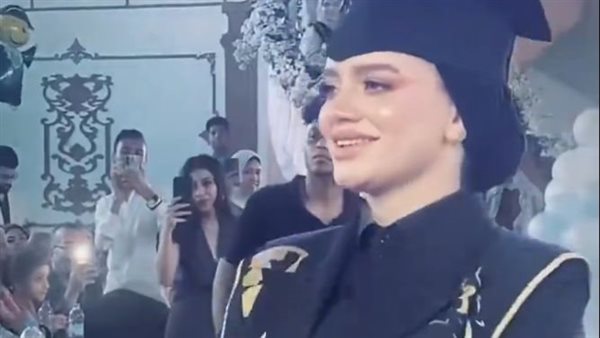 طالبة أسيوط 