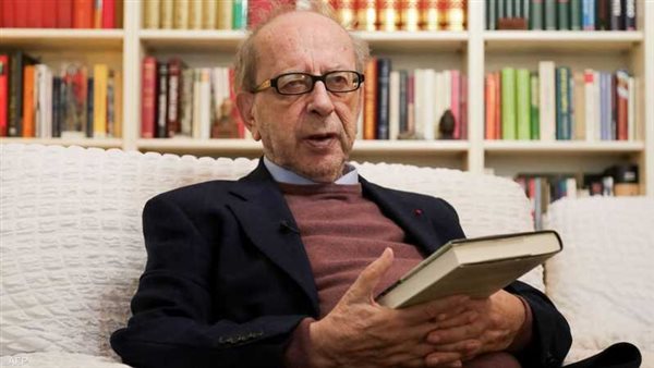 الكاتب الألباني إسماعيل