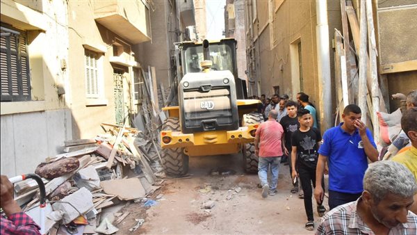 أنقاض المنزل المنهار