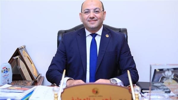 الدكتور أحمد العطيفي