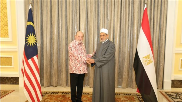 ملك ماليزيا وشيخ