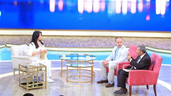 معكم منى الشاذلي