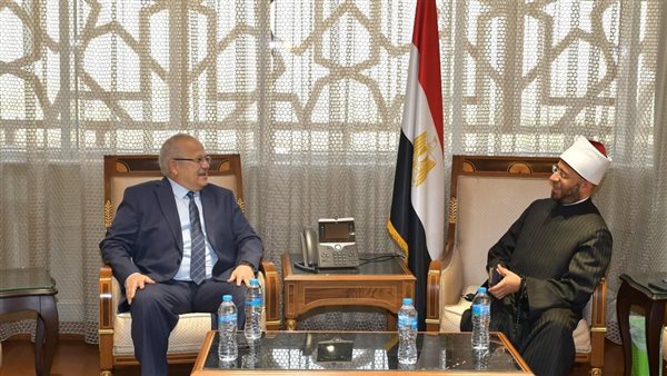 وزير الأوقاف يستقبل