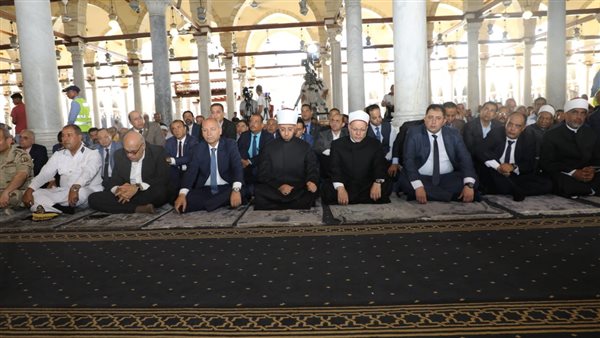 صلاة الجمعة بمسجد