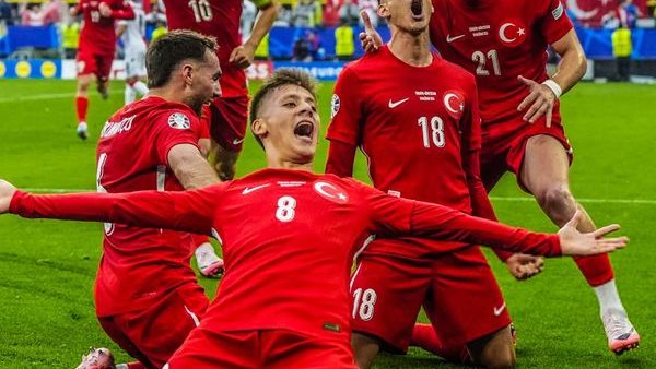 فرحة لاعبي تركيا