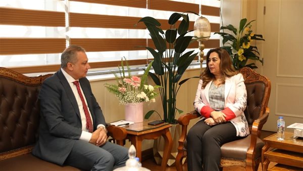 الدكتورة منال عوض