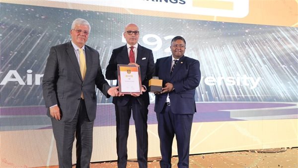 أيمن عاشور يعقد اجتماع