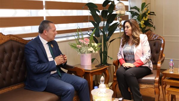 الدكتورة منال عوض