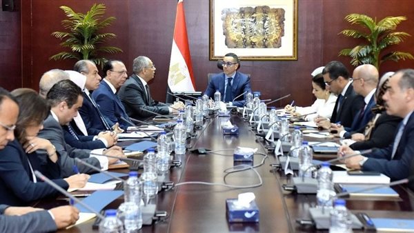 وزير الاستثمار خلال