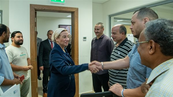 وزيرة البيئة خلال