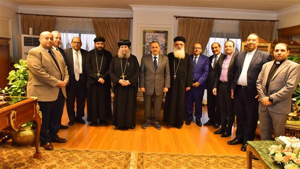 محافظ أسيوط يستقبل