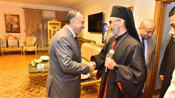 محافظ أسيوط يستقبل