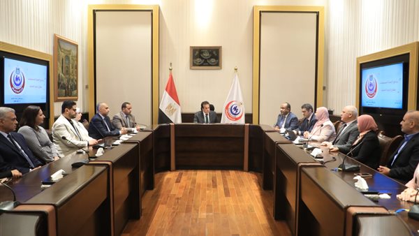 اجتماع وزير الصحة