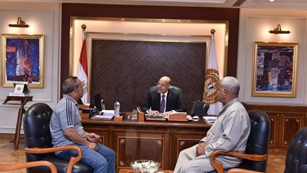 وزير العمل يستقبل