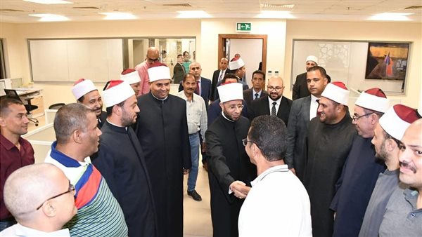 وزير الأوقاف يتابع