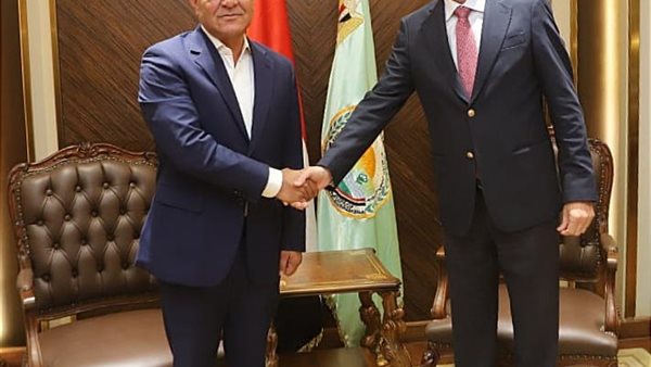 وزير الزراعة يستقبل