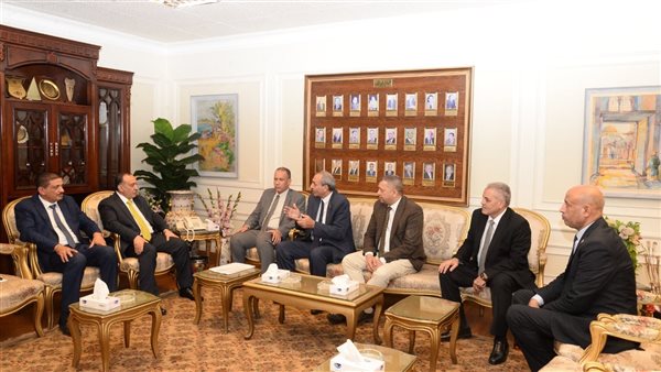 لقاء محافظ أسيوط