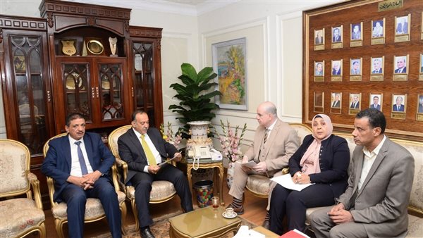 لقاء محافظ أسيوط