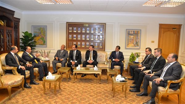 لقاء محافظ أسيوط