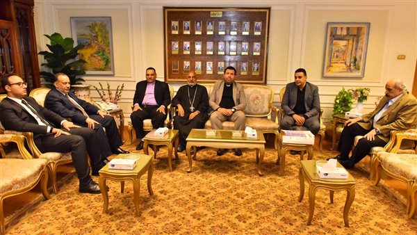 لقاء محافظ أسيوط