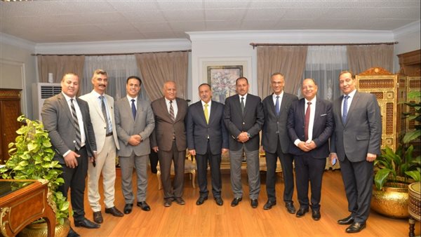 لقاء المحافظ مع الوفد