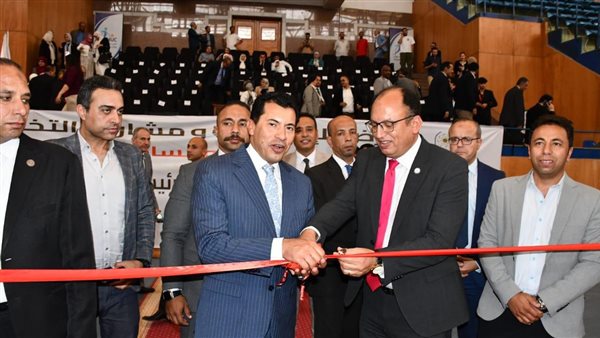 وزير الشباب والرياضة