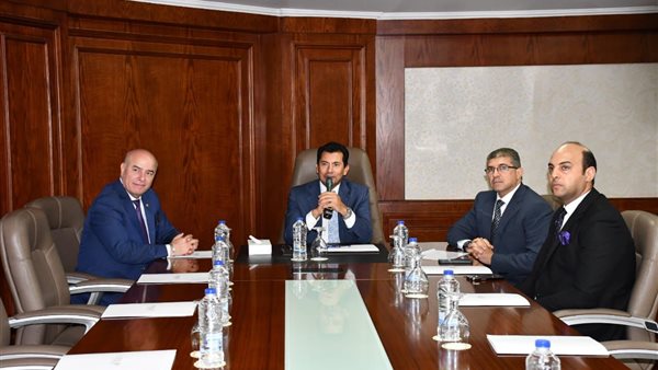 وزير الشباب والرياضة