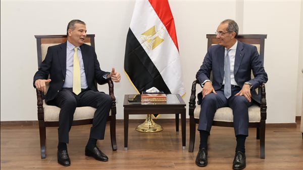 وزيرا الزراعة والاتصالات