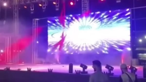 لاعبة السيرك 