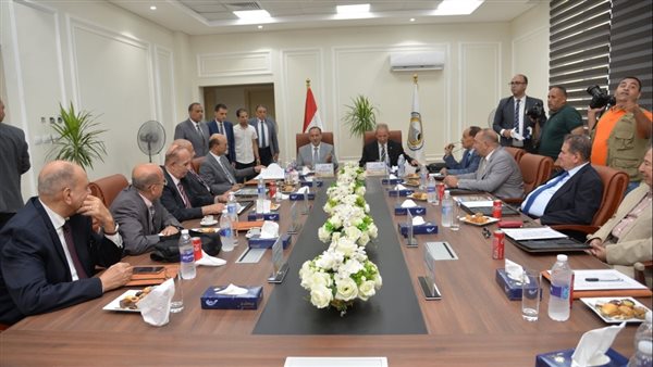 لقاء المحافظ