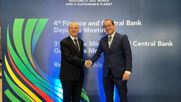  وزير المالية ووزير